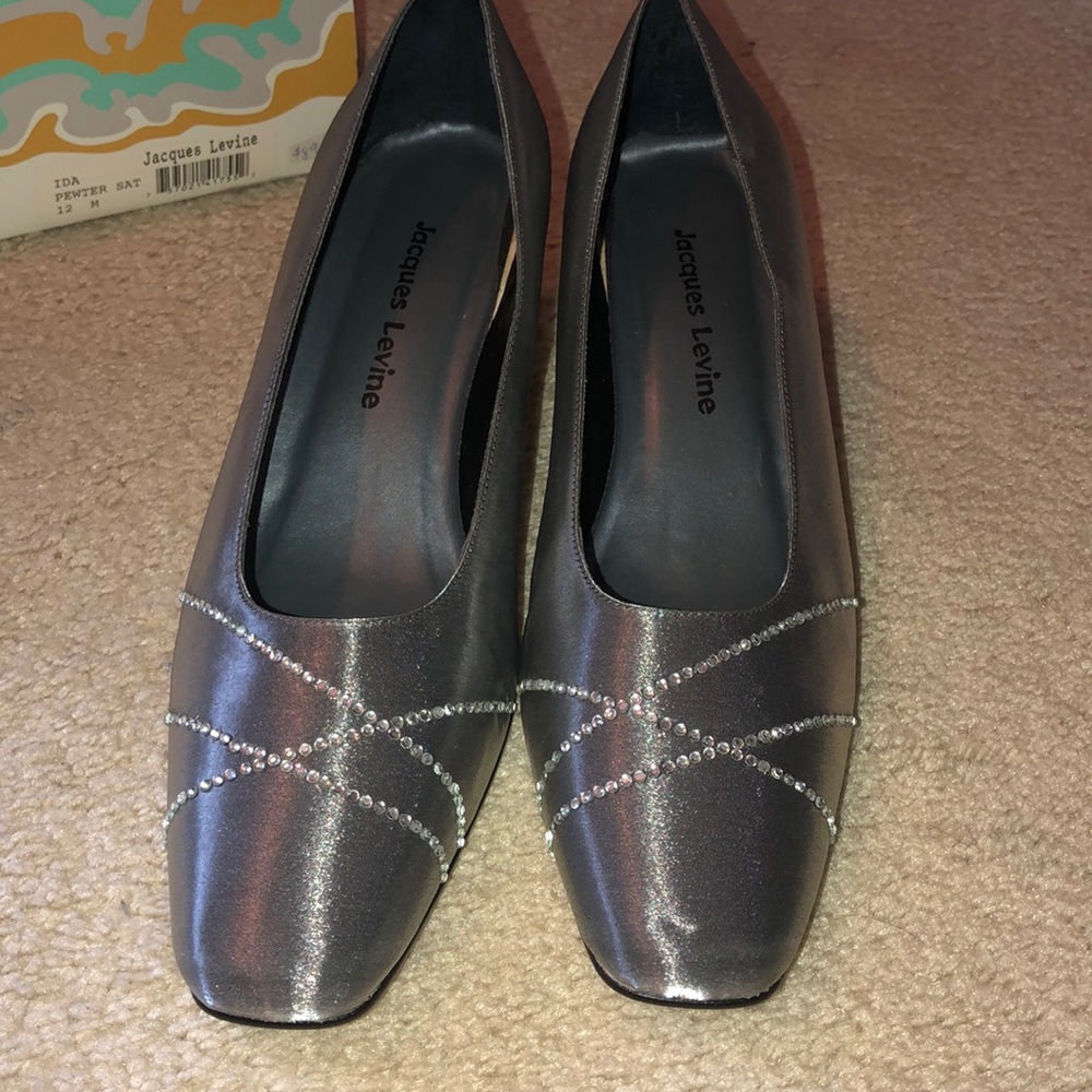 Pewter, Sequences Closed Toe Pumps. - image 2